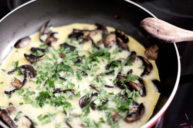 French omelette with parisian mushrooms