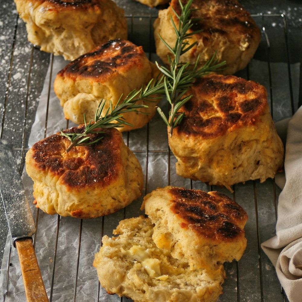 10 minute cheese and herb bread rolls.