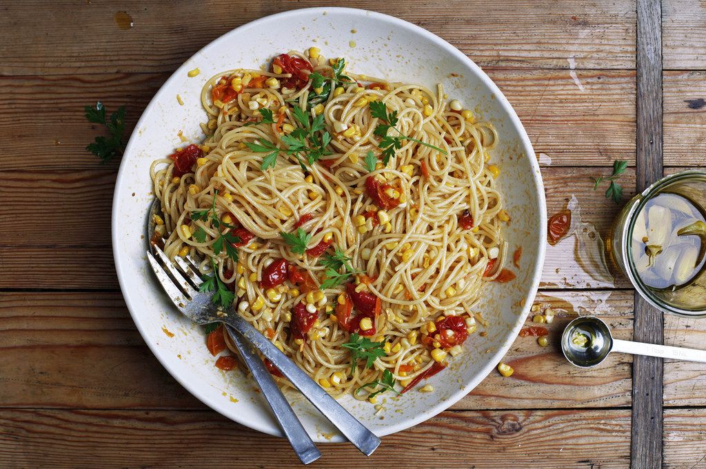 Pasta with Summer Corn and Tomatoes 