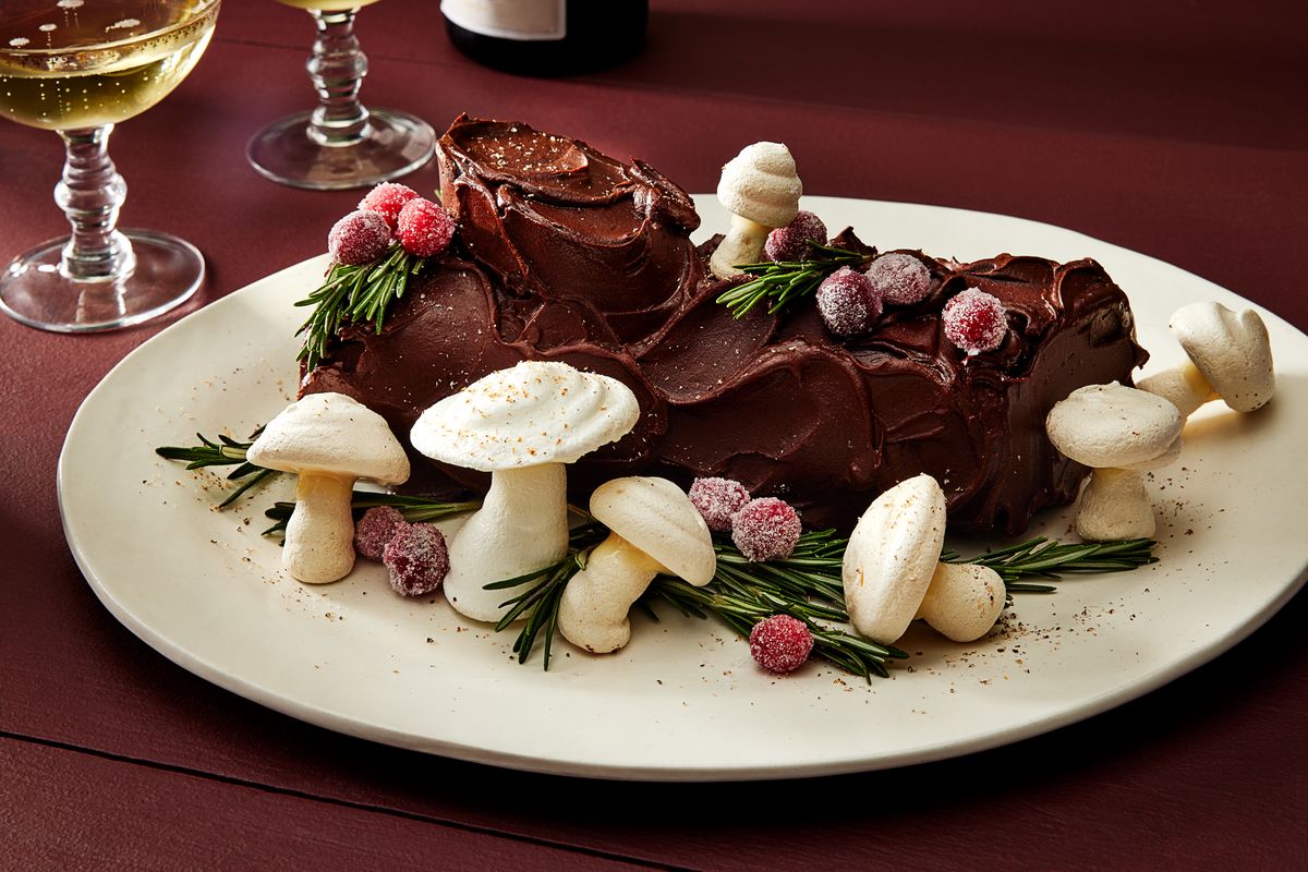 Chocolate Yule Log Cake (Bûche de Noël) - Eats Delightful
