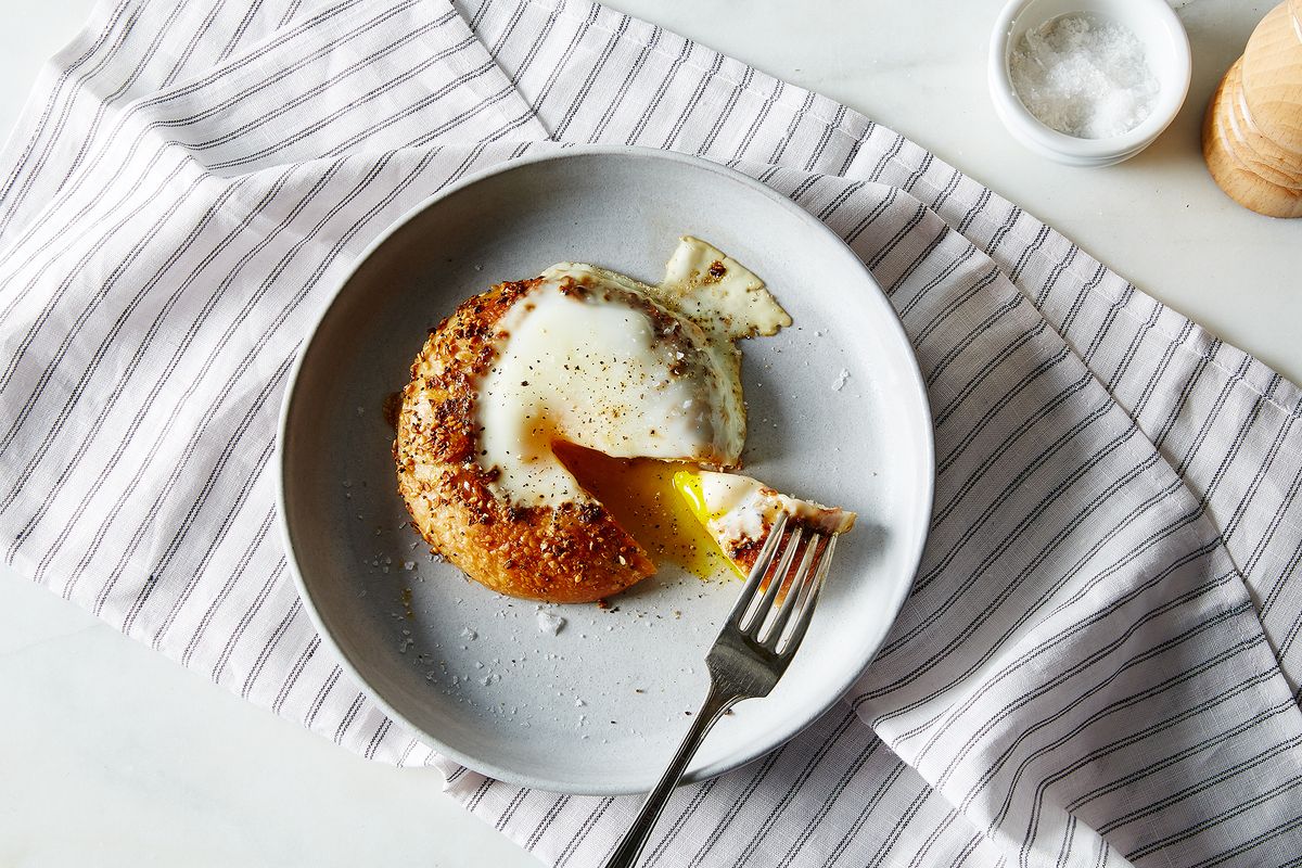 How to Reheat Stale Bagels for Lunch