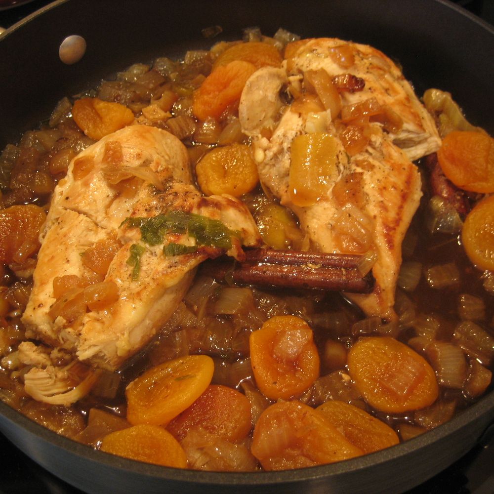 chicken tagine with apricots and sliced almonds