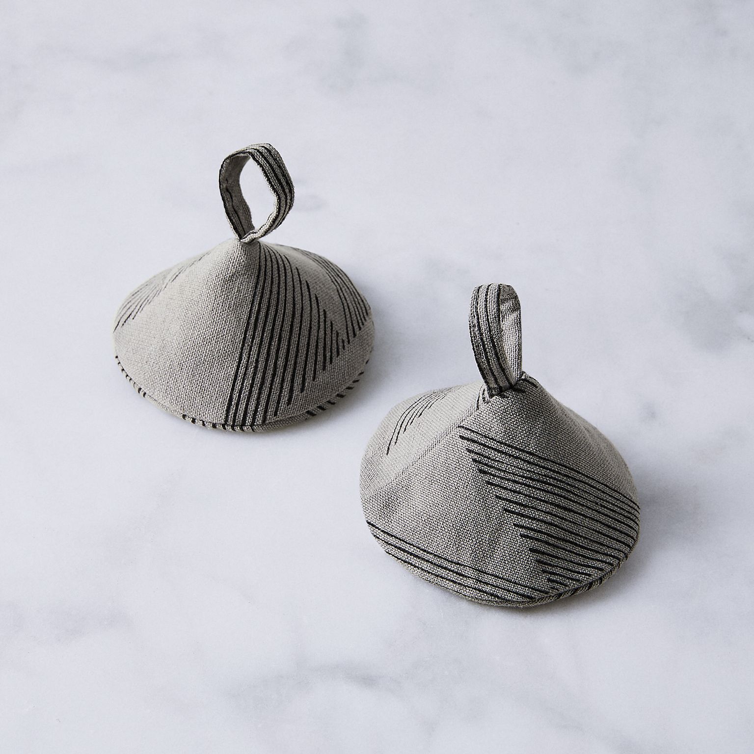 Cute cotton potholders to bring the cicada of Provence to your kitchen