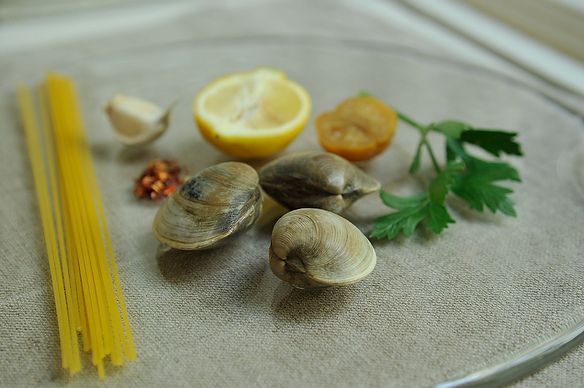 Spaghetti with Clams, Parsley, Garlic, and Lemon (x2)