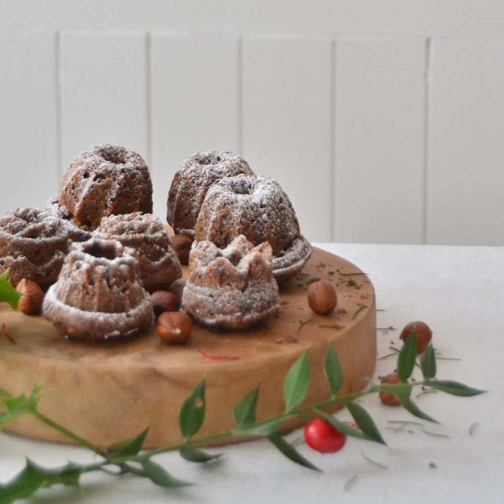 Flourless chocolate-hazelnut mini bundt cakes