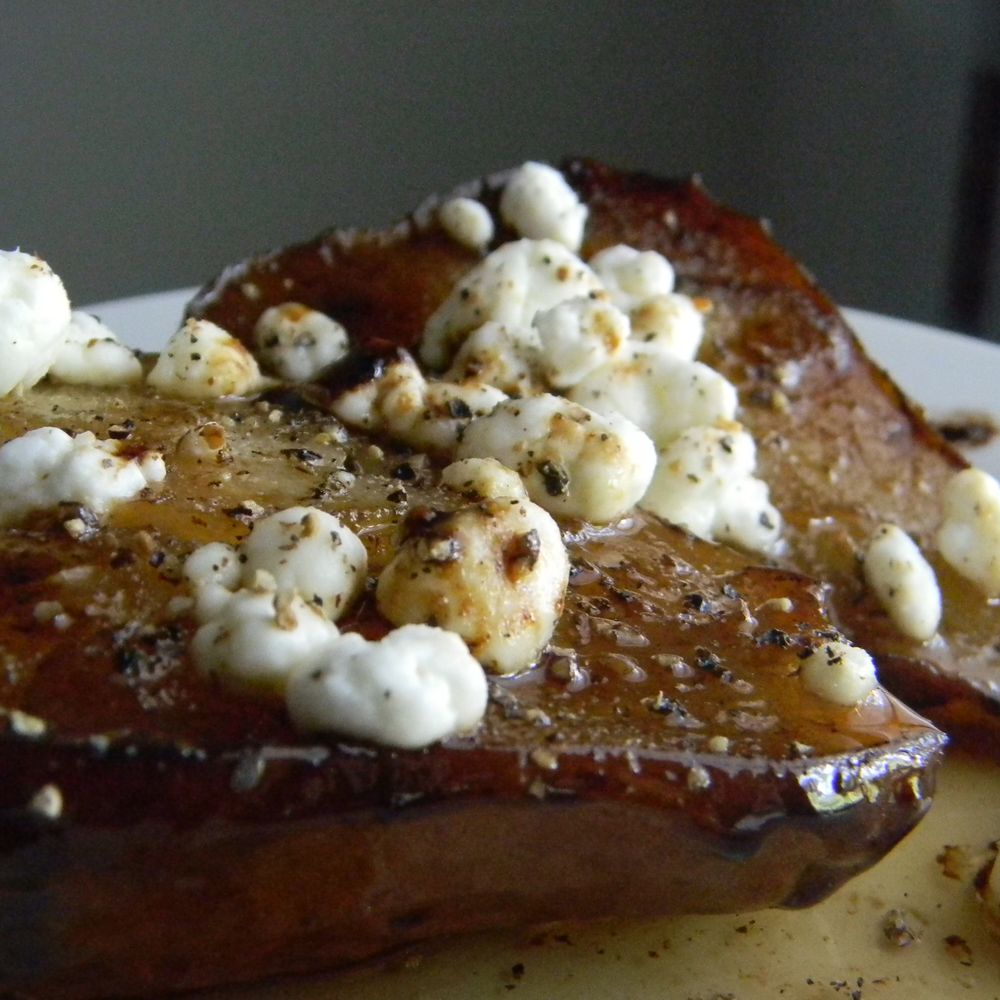 roasted pears in balsamic vinegar with goat cheese and black pepper
