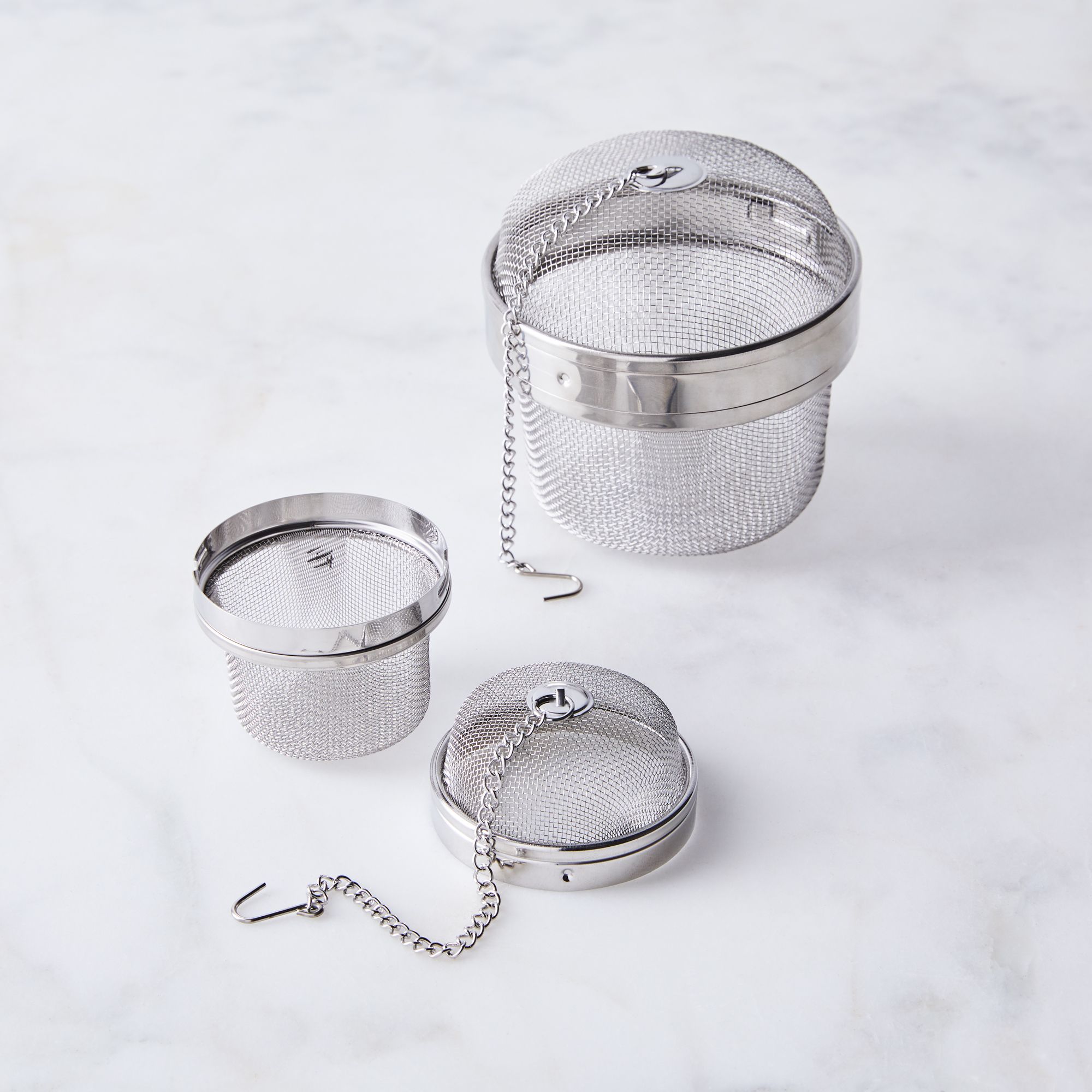 *** Set of 2 pieces *** Stainless steel peanut shaped tea infuser with tray 
