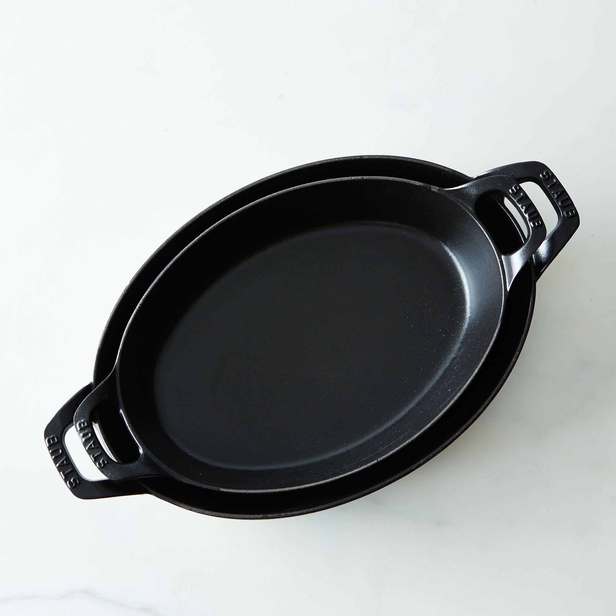 Medium Black Insideretail 100603-C A Premium Quality Cast Iron Oval Roasting Dish