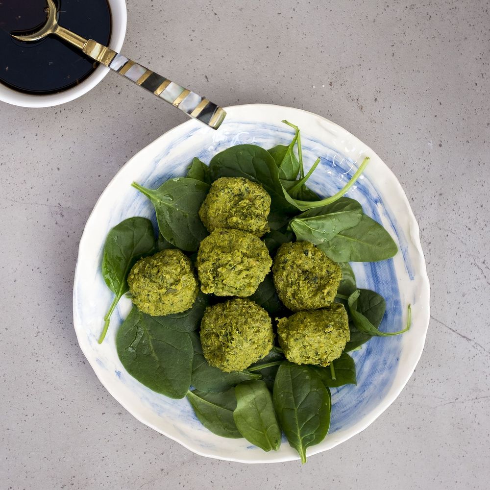 6-ingredient green vegan balls with quick teriyaki sauce {gluten-free}