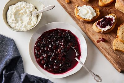 Sweet and Spicy Grape Chutney
