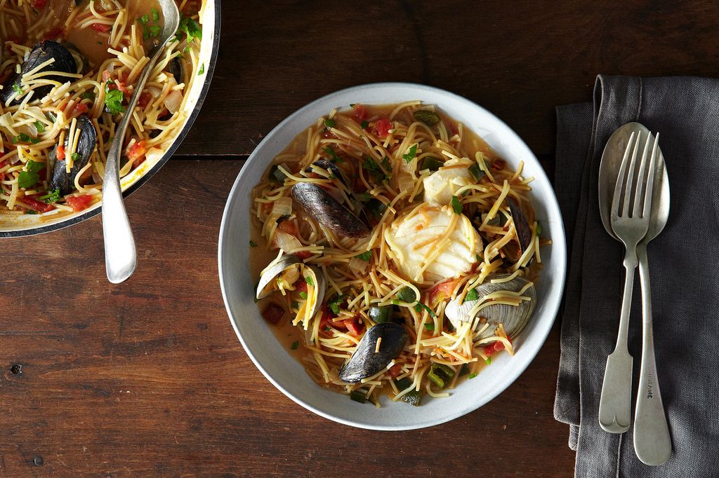 how to make seafood fideos