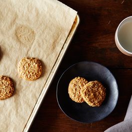Biscuits by Lizzie Deroy