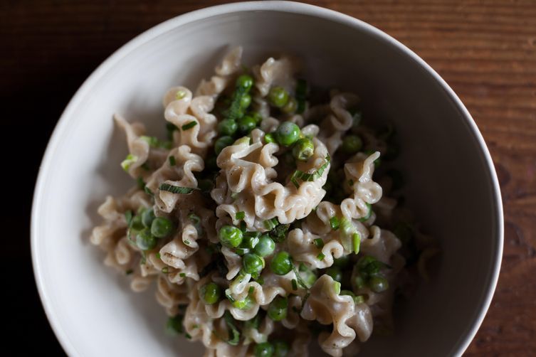 Pasta with Peas and Scallions, Bathed in Cream