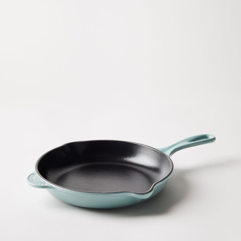 Enameled cast iron skillet. Am I cleaning it wrong? : r/LeCreuset