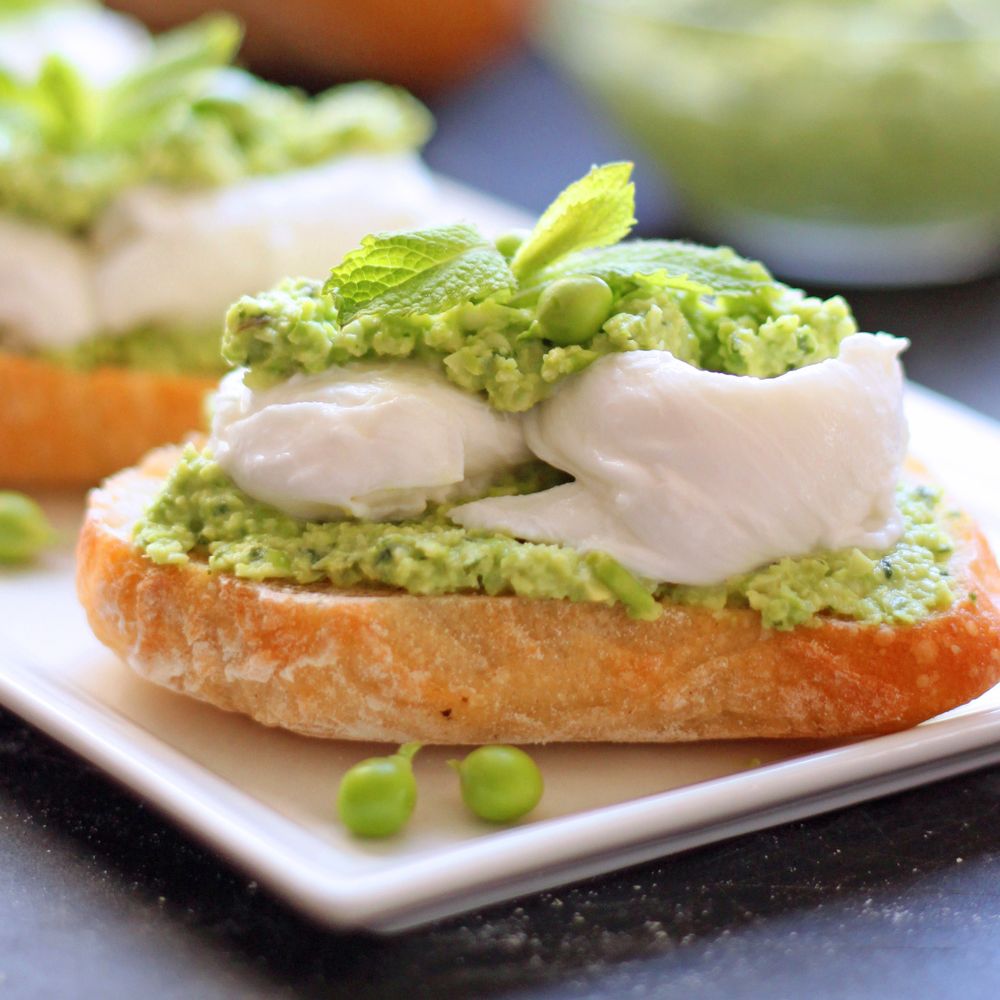 smashed peas and fava beans with fresh mozzarella