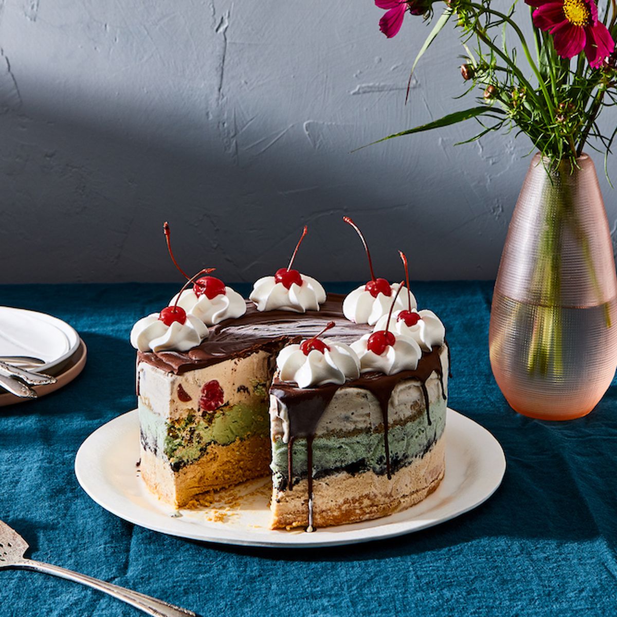 Ice Cream Cake and Decorating Tutorial
