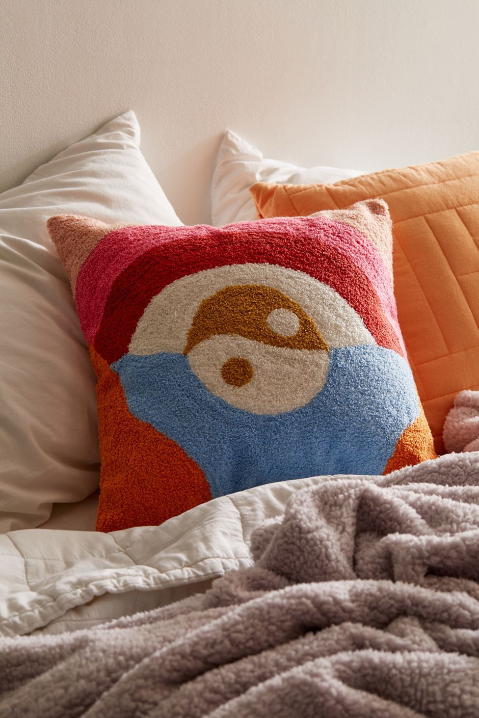 9 Cozy Throw Pillows for Snuggly Winter Comfort