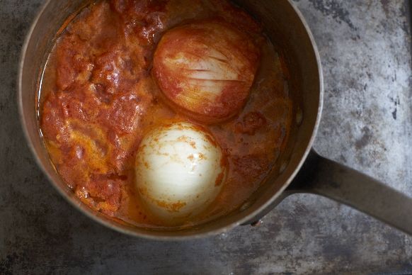 TOmato sauce with onion and butter