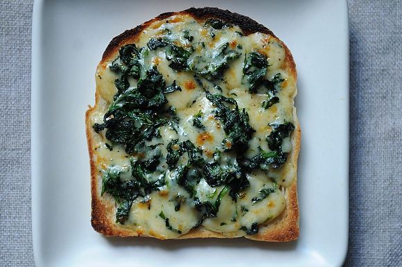 Welsh rarebit with spinach
