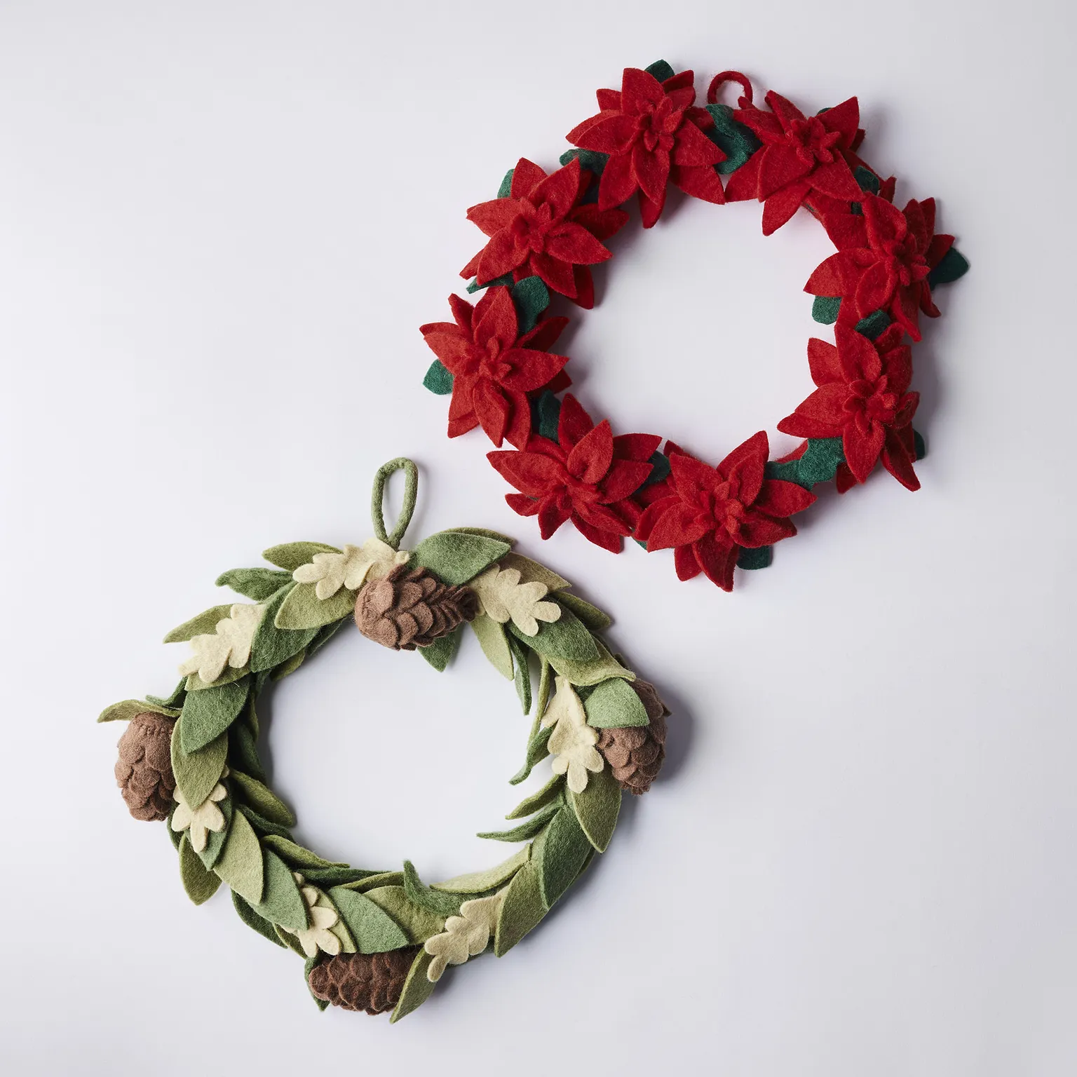 Global Goods Partners Felt Mistletoe Holiday Wreath, Green or
