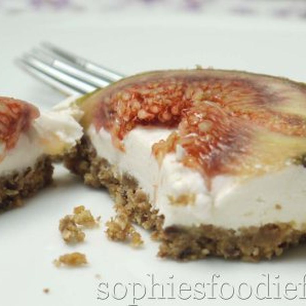 vegan + gluten-free no-bake fig cheesecake bars!