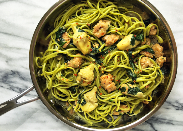 Celebrate healthy pasta with this naturally green spinach linguine with a c...