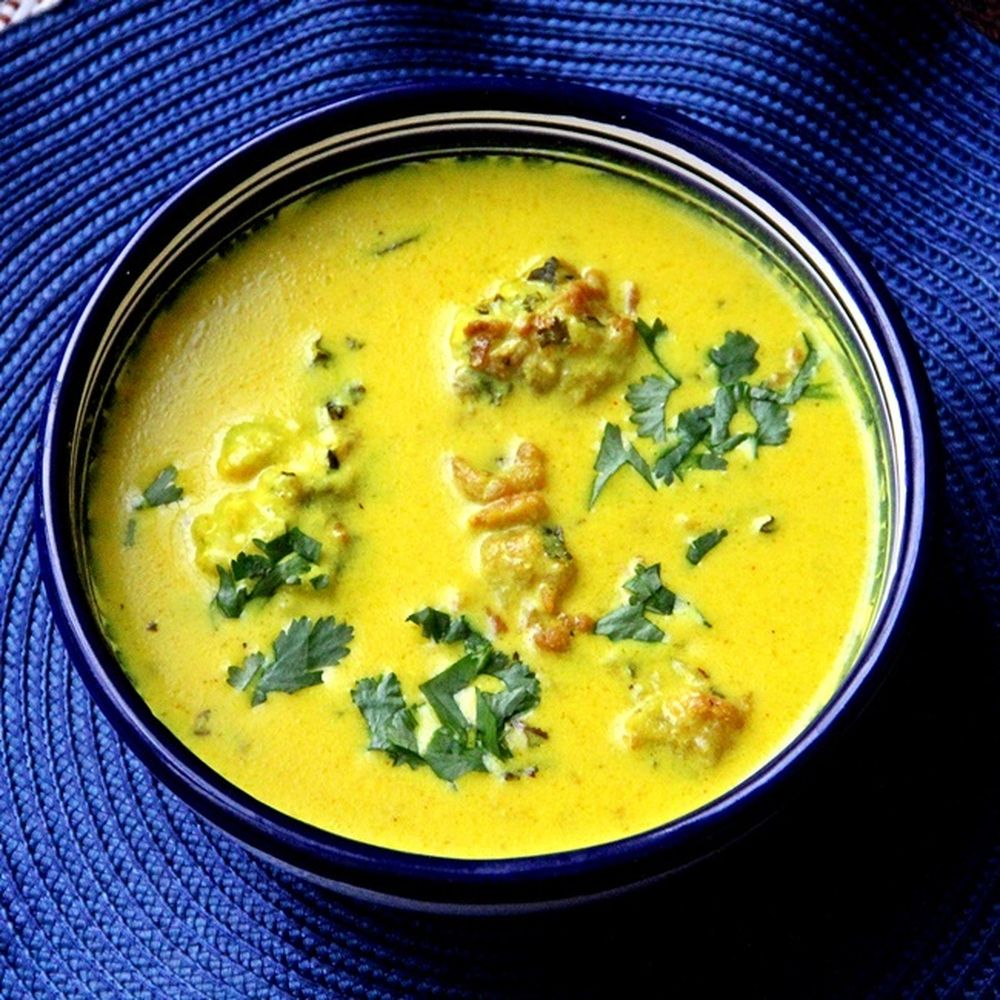 kadhi pakora - indian chickpea soup with sweet potato fritter dumplings