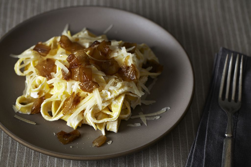Pasta with Yogurt and Caramelized Onions