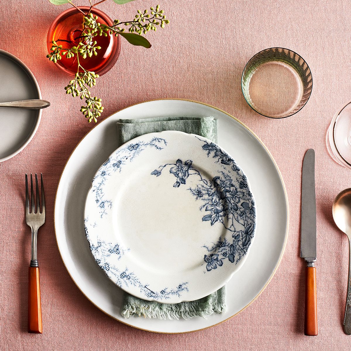Set A Table Properly For Any Dinner, How To Set A Table For Dinner Napkin Placement