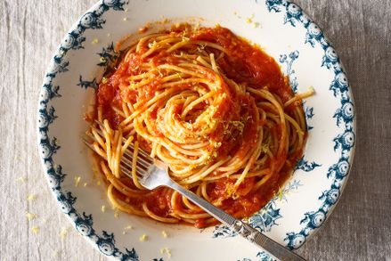 Shop the Tools: Heidi Swanson’s 5-Minute Tomato Sauce from Simply Genius
