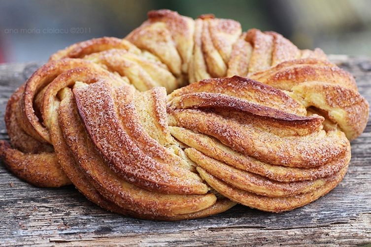 What is an easy cinnamon bread recipe?