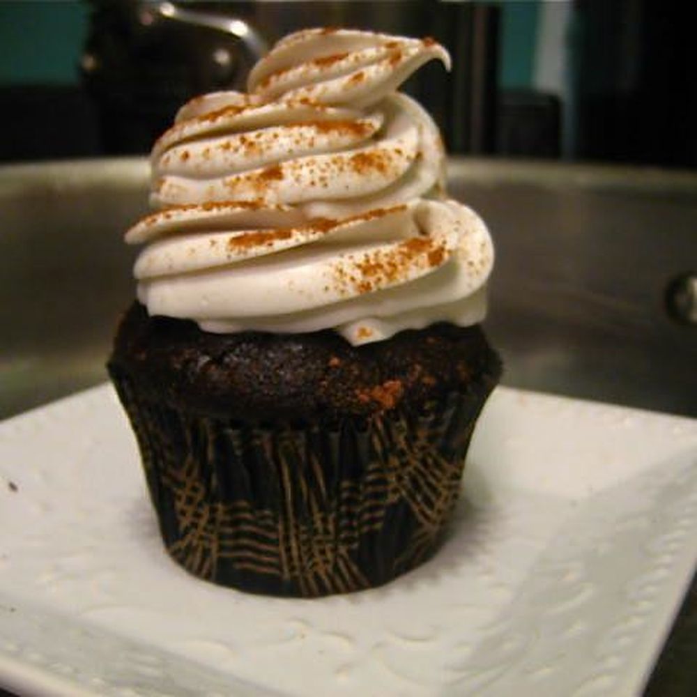 mexican hot chocolate cupcakes with whipped cream (vegan)