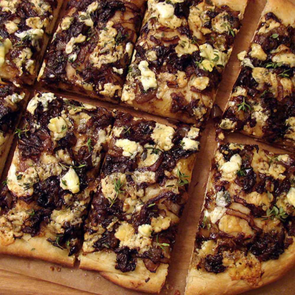 balsamic caramelized onion and blue cheese pizza