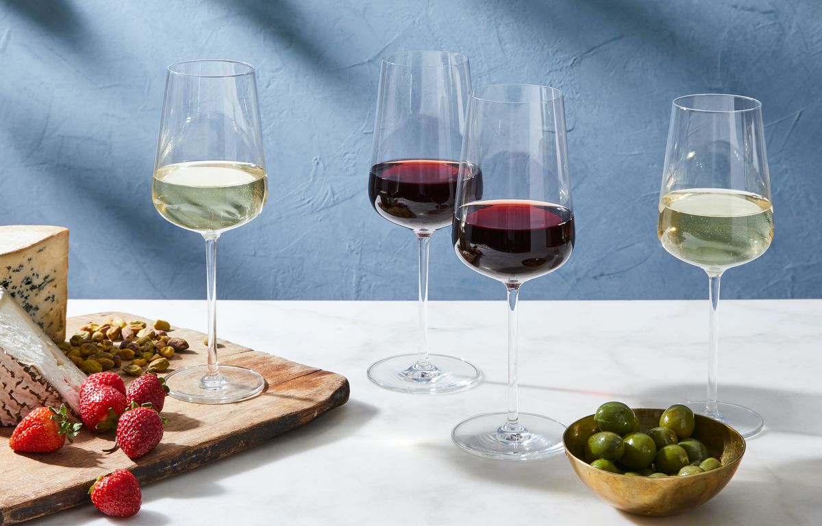 Red Wine Glass vs. White Wine Glass: What's the Difference?
