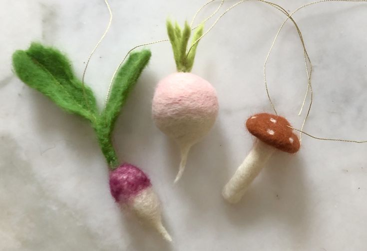 How to Make the Most Adorable DIY Felt Ornaments