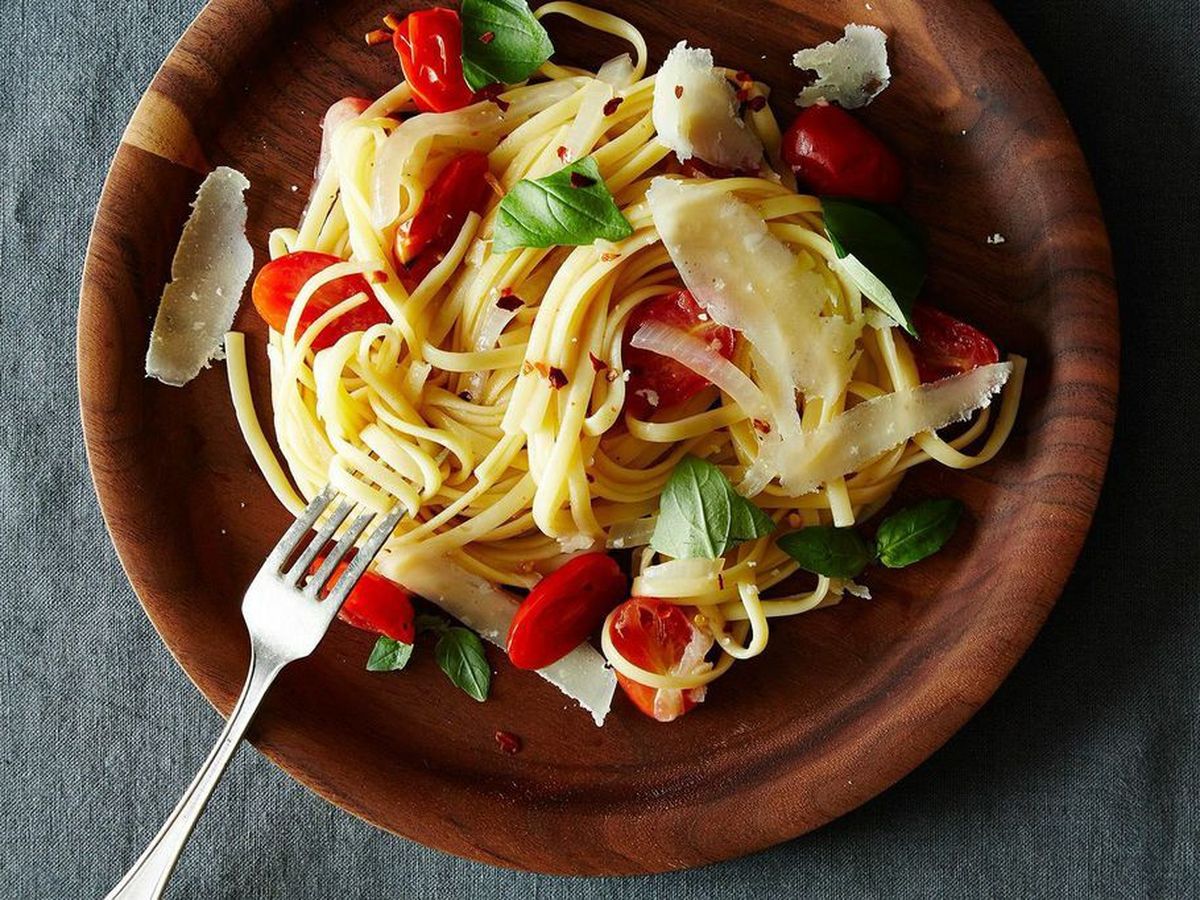How to Make One-Pan Tomato and Basil Pasta