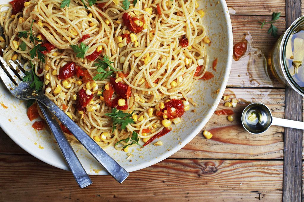 Pasta with tomatoes and corn 