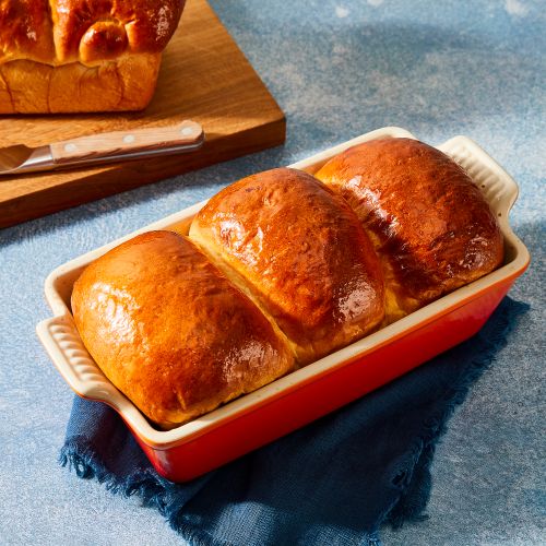 Le Creuset - We can't help it that bread is one of our favorite foods!  We're resolving to cook at home more this month, and bread is where we're  starting:  Join