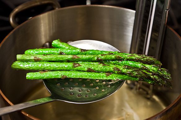 frying asparagus