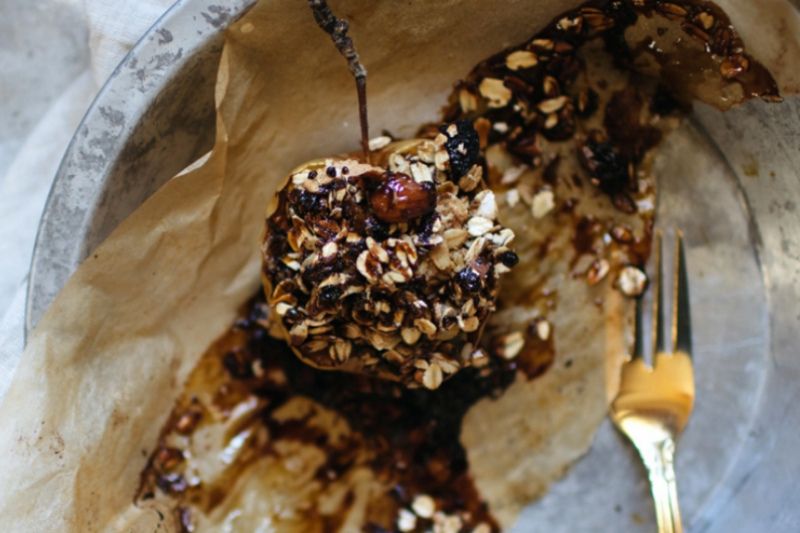 Roasted Apples with Oats and Salted Molasses 