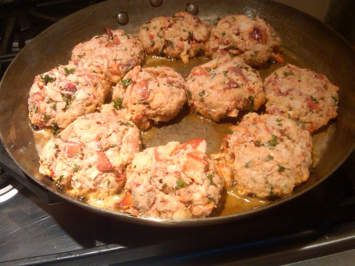Best Lobster Cakes Recipe - How To Make Lobster Cakes