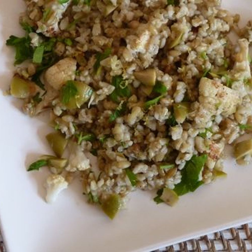 Freekeh salad with roasted cauliflower and green olives