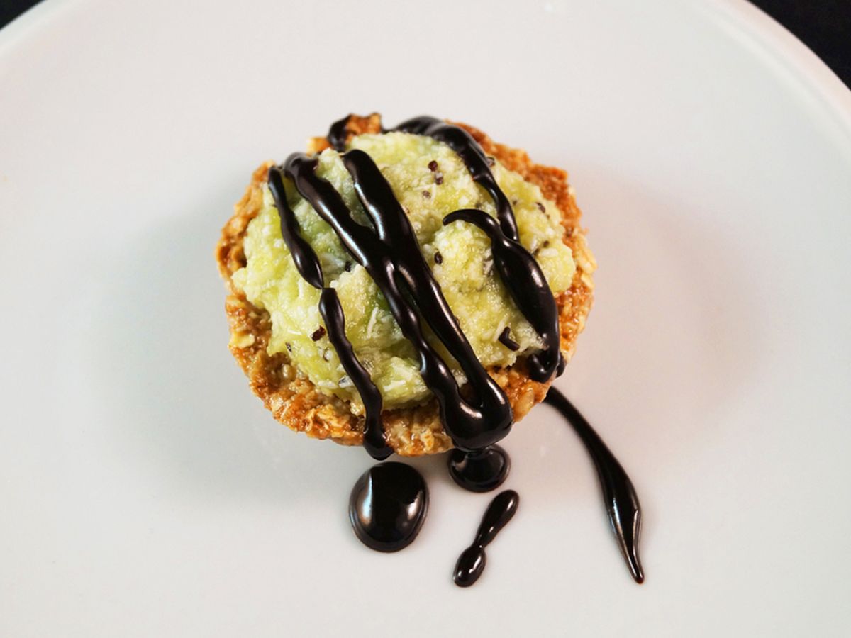 No Bake Kiwi &amp; Coconut Tart with Dark Chocolate Almond Drizzle