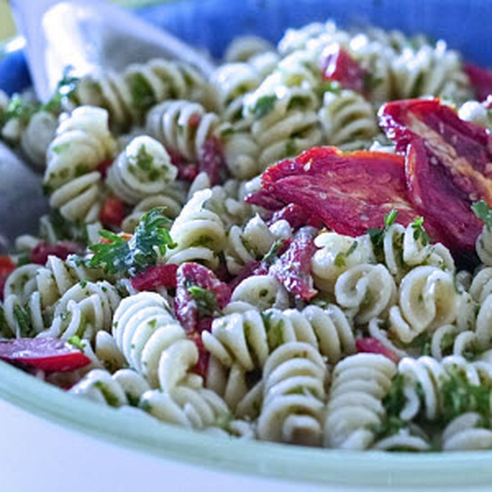 parsley, sundried tomatoes and red pepper pasta salad