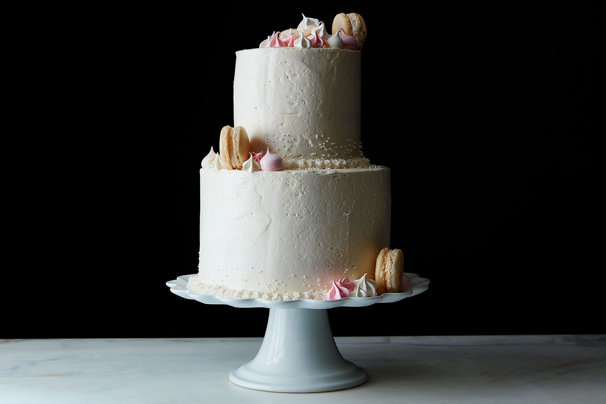 5 Easy Wedding Cake Decorations You Can Do Yourself
