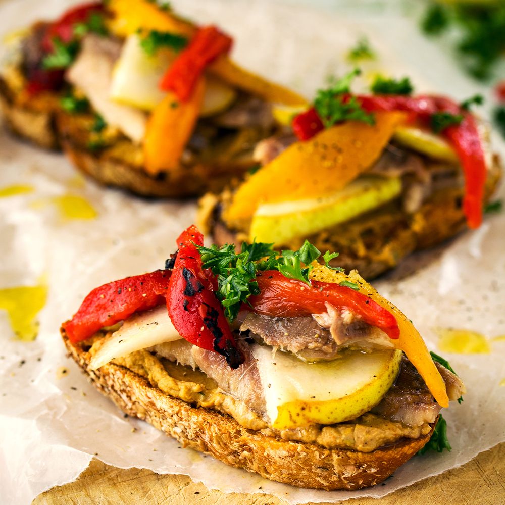 sardine toast with lentil hummus and roasted red peppers