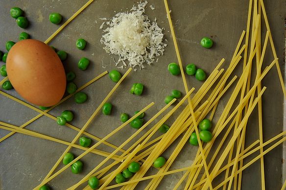 Pasta with Leeks, Peas, Parmesan and a Fried Egg