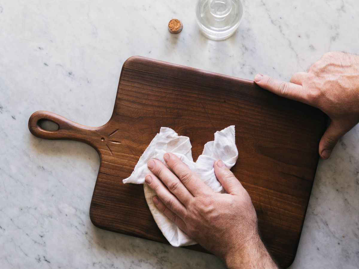Is Your Wood Cutting Board Safe from Hot Pot Burns?