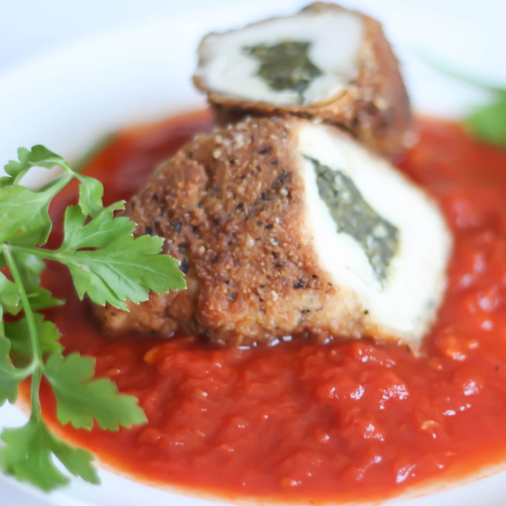 Stuffed chicken breast with spinach and tomato sauce