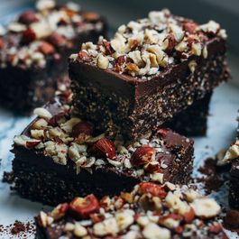Plant-based Desserts by Holly Dyson